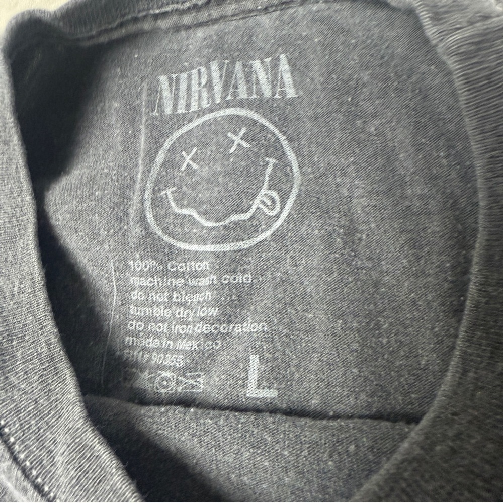 Nirvana shirt Nevermind Graphic Tee - Picture 3 of 6